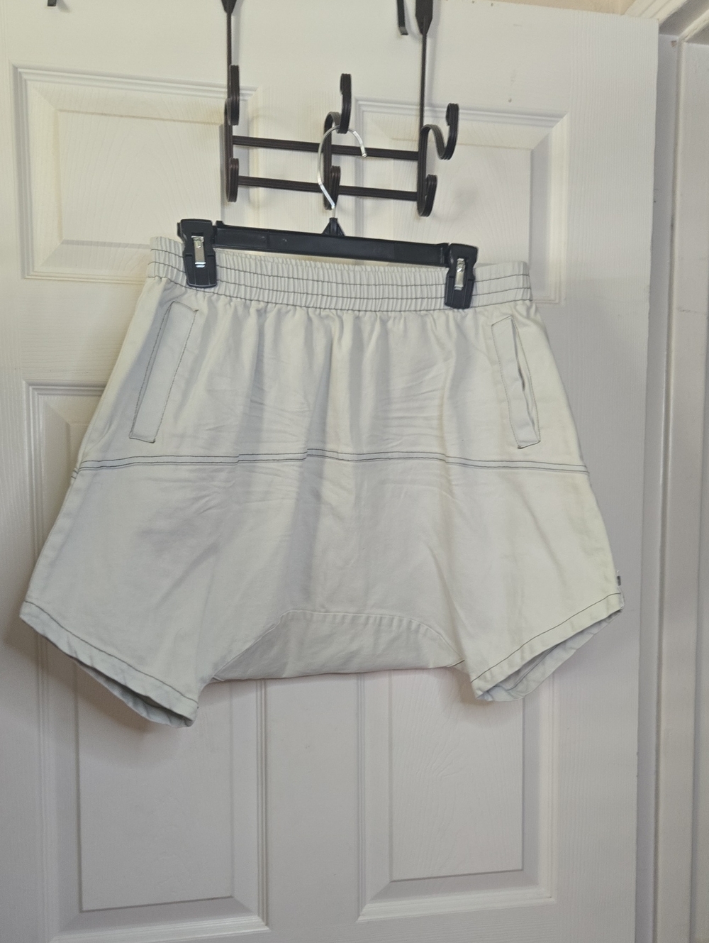 One Teaspoon Cream Elastic-Waist Skort with Side Pockets